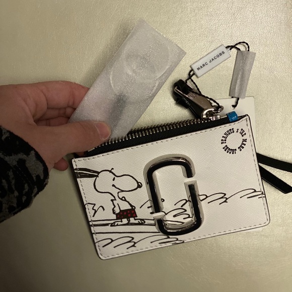 NEW! Snoopy x Marc Jacobs Snapshot Multi Wallet - Picture 12 of 15